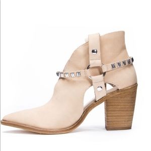 ✨SOLD✨Chinese Laundry Tabby Leather Bootie